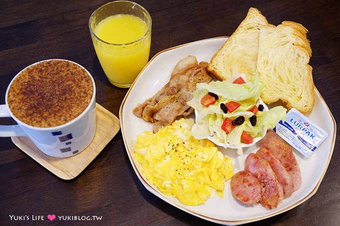 台北美食【坐坐咖啡Zuò Zuò Cafe】復古老厝華麗變身、香腸九層塔三明治太特別! @中山站 - yuki.tw