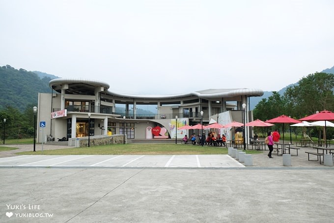 嘉義免費親子景點【旺萊山愛情大草原】愛情圖書館超好拍×免費試吃鳳梨酥×野餐騎腳踏車好去處！ - yuki.tw