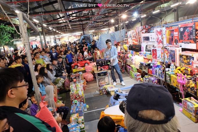 新店安坑【九十九回天天夜市】大型下雨天可逛複合式廣場夜市、有兒童遊樂設施、有公共座位消費較高 - yuki.tw