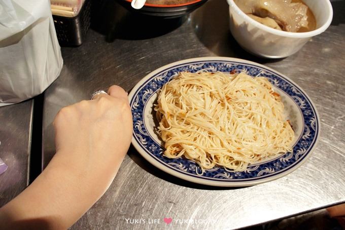 桃園美食【中壢夜市】簡師父麻辣臭豆腐 & 辣餅 & 黃記麻油雞 & 開運屋手工QQ蛋 - yuki.tw