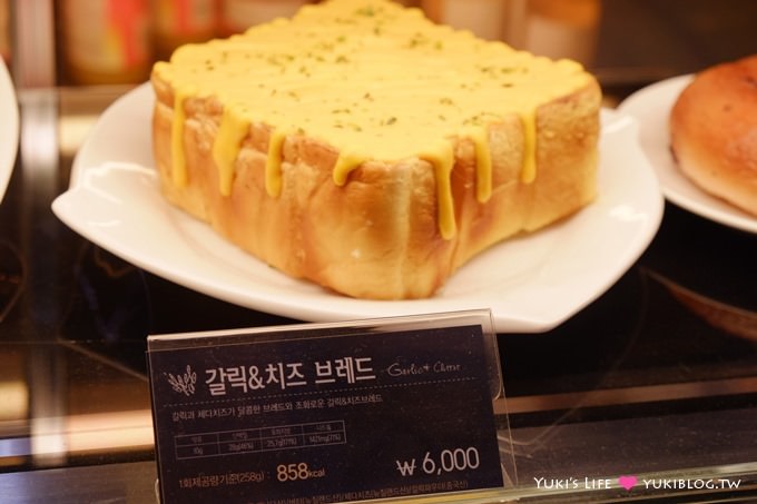 韓國首爾必吃【Caffe bene】超美味大蒜起司厚片土司~推薦一定要吃的夢幻下午茶❤明洞店 - yuki.tw