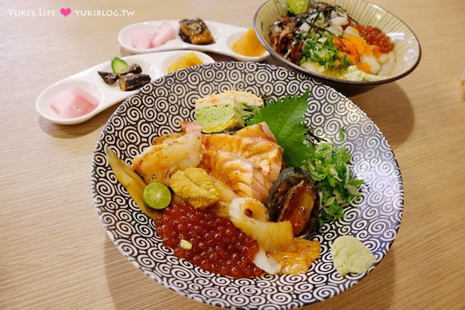 台中美食【隱藏丼飯達人】超青超海味炙燒海鮮丼.燒肉丼也好讚~每一種都想吃呀!(文心五權店) - yuki.tw