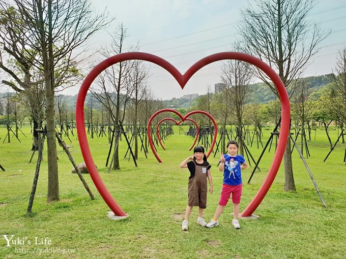 免費桃園景點【大溪河濱公園】落羽松季節必訪×LOVE場景×兒童遊戲場～親子假日野餐騎腳踏車好去處！