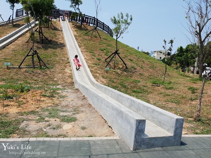 台中景點【大雅中科公園】三道山丘磨石子溜滑梯×沙坑、野餐、騎腳踏車親子景點