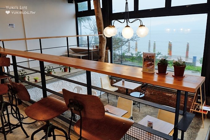 台北【留夏咖啡Stay-cafe】看海工業風咖啡廳×看海餐廳(就在三芝草泥馬伊亞咖啡旁)