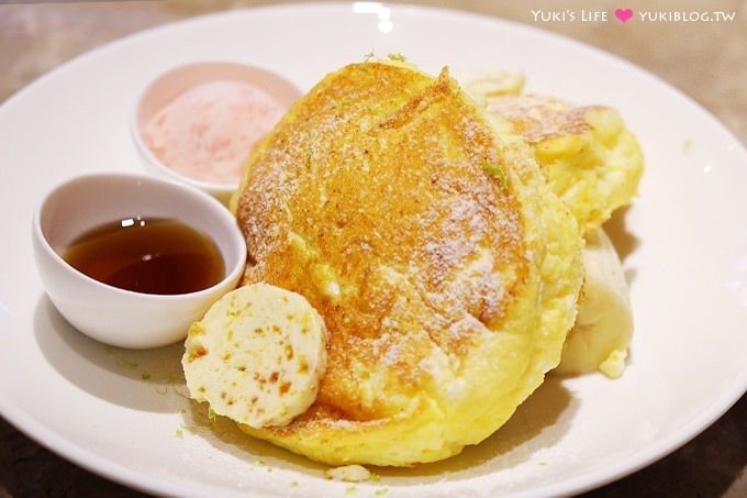 台北東區下午茶【咖朵咖啡Caldo Cafe二店】招牌熱蛋糕搭配蜂蜜奶油是一絕!